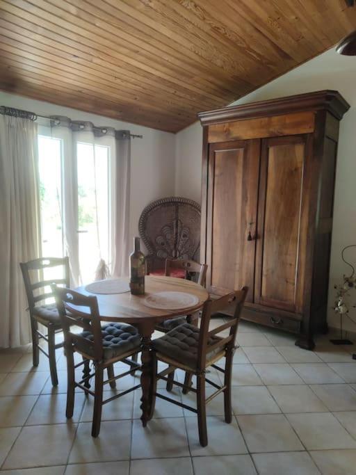 Sous Le Chateau Montaut  Exterior photo